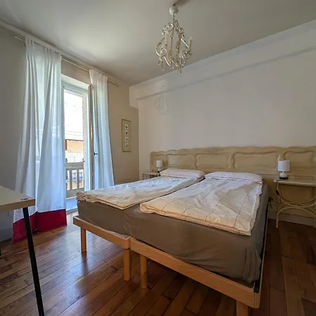 Regina Apartment *