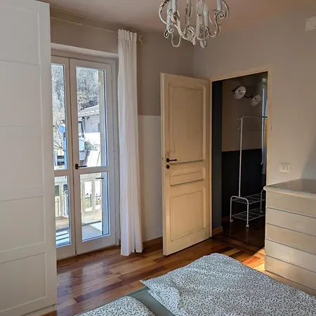 Regina Apartment *